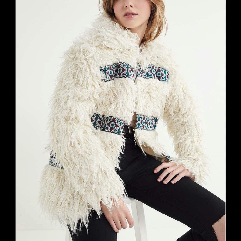 UO urban outfitters Rosa Faux Fur Coat - Picture 3 of 4